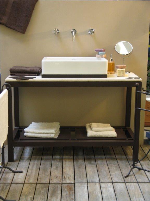 Mobile in ferro da bagno
